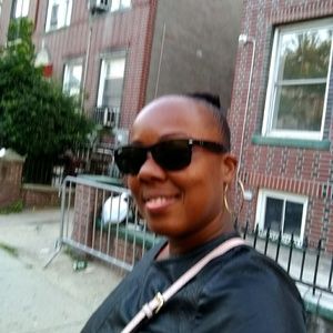 Meet your Posher, Makisha